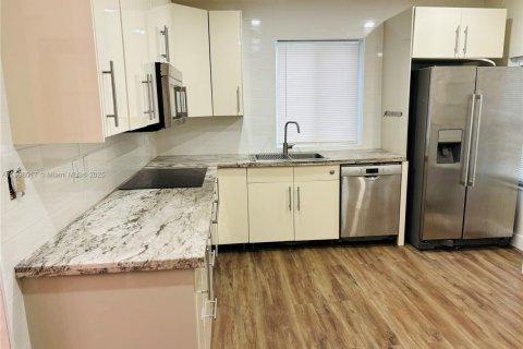 Casa en alquiler en Hollywood, Florida, 2 dormitorios, 88.26 m2 № 1964941 - foto 2