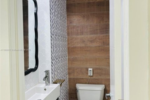 Casa en alquiler en Hollywood, Florida, 2 dormitorios, 88.26 m2 № 1964941 - foto 13