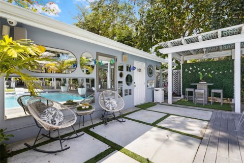 Villa ou maison à vendre à Miami, Floride: 5 chambres, 329.71 m2 № 1975334 - photo 15