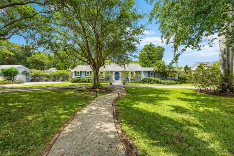 Villa ou maison à vendre à Miami, Floride: 5 chambres, 329.71 m2 № 1975334 - photo 1