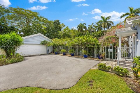 Villa ou maison à vendre à Miami, Floride: 5 chambres, 329.71 m2 № 1975334 - photo 4