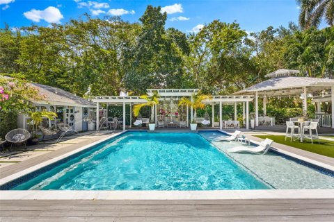 Villa ou maison à vendre à Miami, Floride: 5 chambres, 329.71 m2 № 1975334 - photo 11