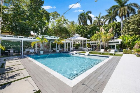Villa ou maison à vendre à Miami, Floride: 5 chambres, 329.71 m2 № 1975334 - photo 10