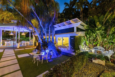 Villa ou maison à vendre à Miami, Floride: 5 chambres, 329.71 m2 № 1975334 - photo 20