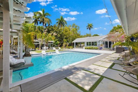 Villa ou maison à vendre à Miami, Floride: 5 chambres, 329.71 m2 № 1975334 - photo 12