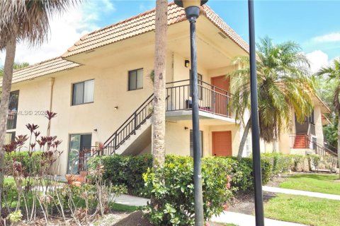 Copropriété à louer à Weston, Floride: 2 chambres, 114.36 m2 № 2056791 - photo 1