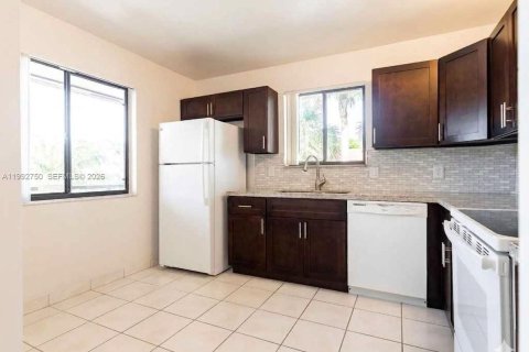 Copropriété à louer à Weston, Floride: 2 chambres, 114.36 m2 № 2056791 - photo 5