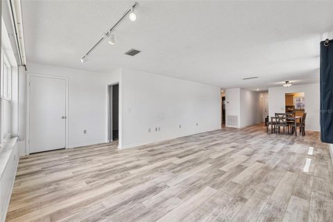 Condo in Saint Petersburg, Florida, 2 bedrooms  № 1848523 - photo 22
