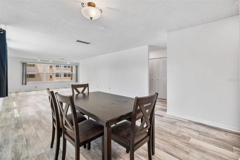 Condo in Saint Petersburg, Florida, 2 bedrooms  № 1848523 - photo 20