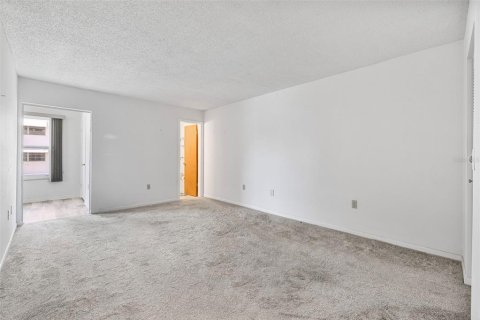 Condo in Saint Petersburg, Florida, 2 bedrooms  № 1848523 - photo 12