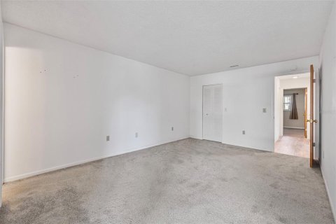Condo in Saint Petersburg, Florida, 2 bedrooms  № 1848523 - photo 13