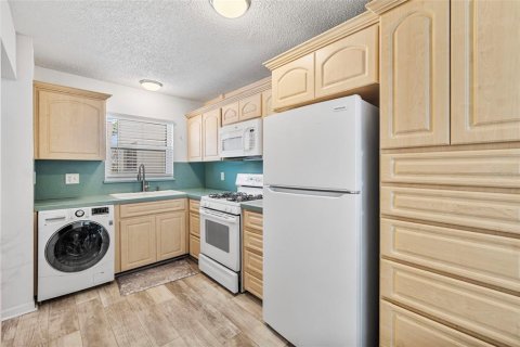 Condo in Saint Petersburg, Florida, 2 bedrooms  № 1848523 - photo 5