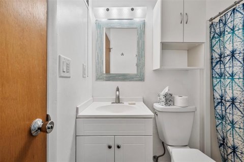 Condo in Saint Petersburg, Florida, 2 bedrooms  № 1848523 - photo 16