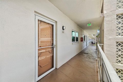 Condo in Saint Petersburg, Florida, 2 bedrooms  № 1848523 - photo 3