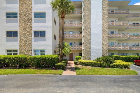 Condo in Saint Petersburg, Florida, 2 bedrooms  № 1848523 - photo 2