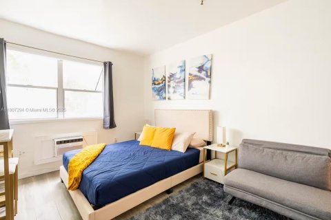 Condominio en alquiler en Miami Beach, Florida, 43.66 m2 № 1752131 - foto 1