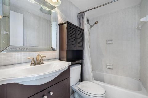 Studio in the Condo in Hollywood, Florida  № 2086585 - photo 16