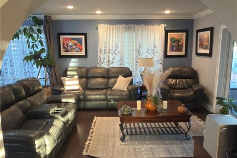 Casa en venta en Hialeah, Florida, 4 dormitorios, 134.15 m2 № 2032824 - foto 5