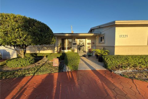 Casa en venta en Hialeah, Florida, 4 dormitorios, 134.15 m2 № 2032824 - foto 2