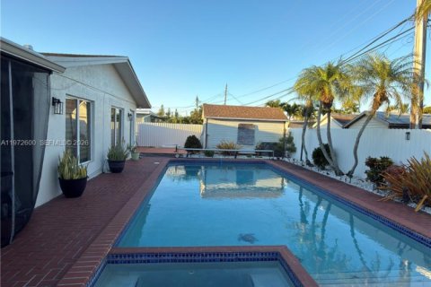 Casa en venta en Hialeah, Florida, 4 dormitorios, 134.15 m2 № 2032824 - foto 14