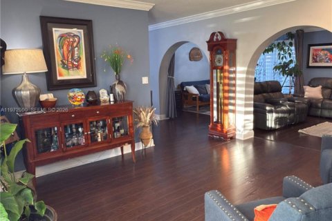 Casa en venta en Hialeah, Florida, 4 dormitorios, 134.15 m2 № 2032824 - foto 3
