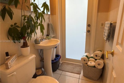 Casa en venta en Hialeah, Florida, 4 dormitorios, 134.15 m2 № 2032824 - foto 13