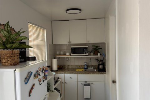 Casa en venta en Hialeah, Florida, 4 dormitorios, 134.15 m2 № 2032824 - foto 18