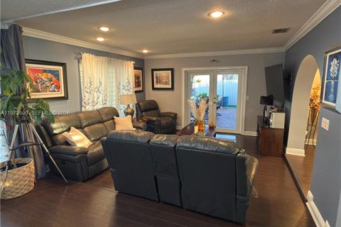 Casa en venta en Hialeah, Florida, 4 dormitorios, 134.15 m2 № 2032824 - foto 6