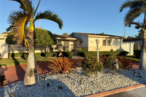 Casa en Hialeah, Florida 4 dormitorios, 134.15 m2 № 2032824