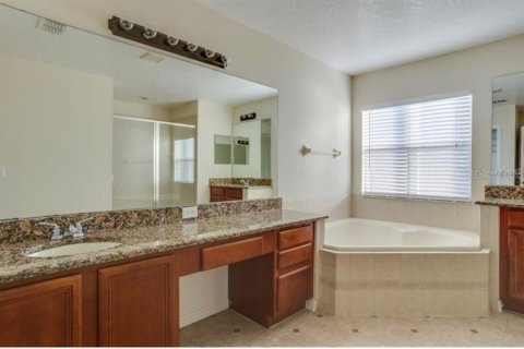 Villa ou maison à louer à Orlando, Floride: 5 chambres, 341.6 m2 № 2416510 - photo 12
