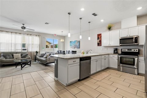 Townhouse in Kissimmee, Florida 4 bedrooms, 153.2 sq.m. № 2236569 - photo 4
