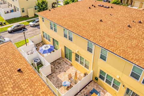 Townhouse in Kissimmee, Florida 4 bedrooms, 153.2 sq.m. № 2236569 - photo 21