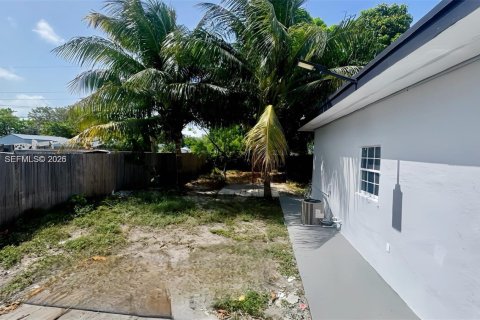 Villa ou maison à louer à Miami, Floride: 2 chambres, 87.33 m2 № 2076555 - photo 11