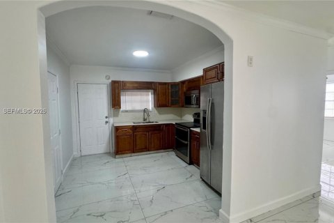 Villa ou maison à louer à Miami, Floride: 2 chambres, 87.33 m2 № 2076555 - photo 3