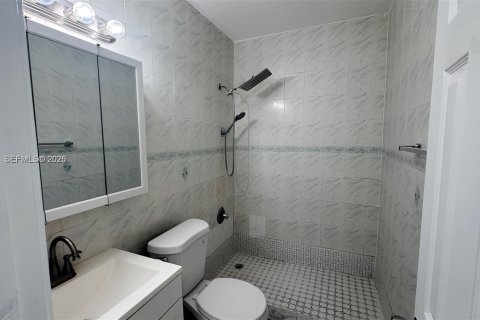 Villa ou maison à louer à Miami, Floride: 2 chambres, 87.33 m2 № 2076555 - photo 7