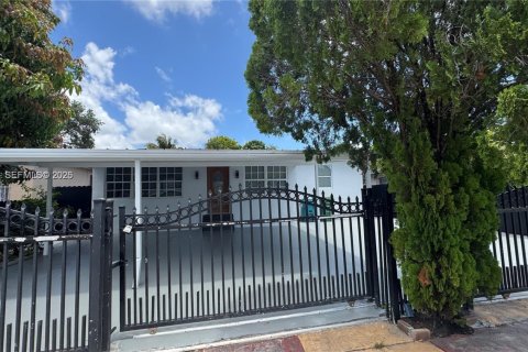 Villa ou maison à louer à Miami, Floride: 2 chambres, 87.33 m2 № 2076555 - photo 13