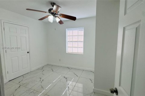 Villa ou maison à louer à Miami, Floride: 2 chambres, 87.33 m2 № 2076555 - photo 6
