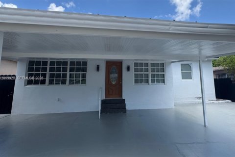 Villa ou maison à Miami, Floride 2 chambres, 87.33 m2 № 2076555