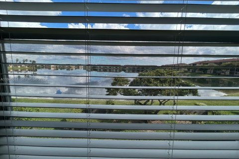 Condo in Pembroke Pines, Florida, 2 bedrooms № 2088889 - photo 9