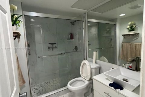Condo in Pembroke Pines, Florida, 2 bedrooms № 2088889 - photo 12