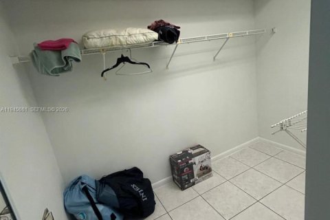 Condo in Pembroke Pines, Florida, 2 bedrooms № 2088889 - photo 16