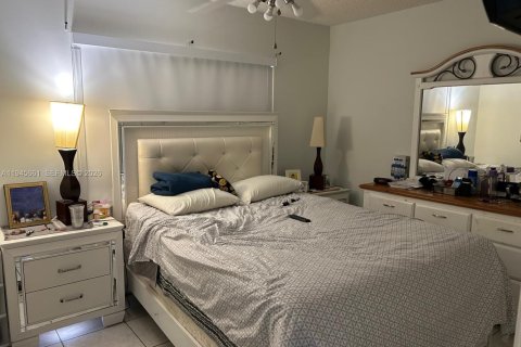 Condo in Pembroke Pines, Florida, 2 bedrooms № 2088889 - photo 10