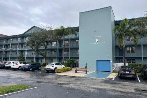 Condominio en Pembroke Pines, Florida, 2 dormitorios  № 2088889