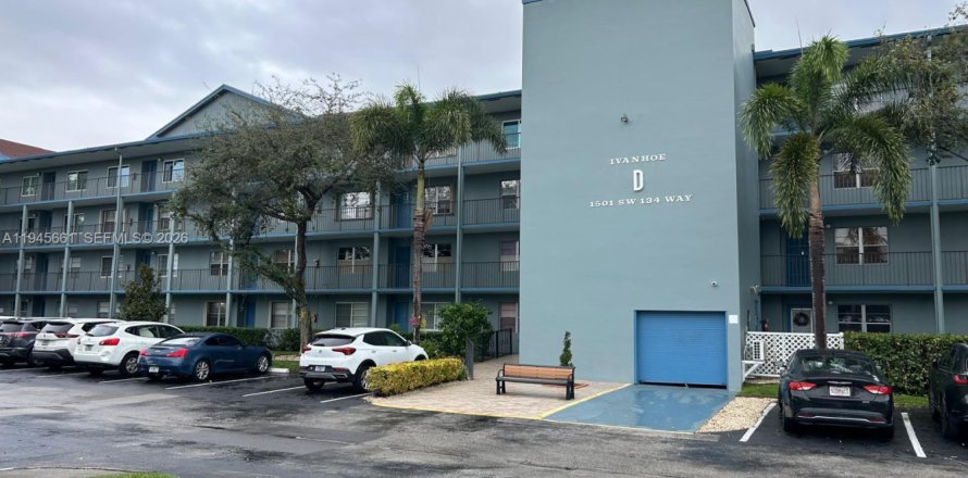 Condo in Pembroke Pines, Florida, 2 bedrooms № 2088889