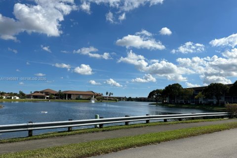 Condo in Pembroke Pines, Florida, 2 bedrooms № 2088889 - photo 20