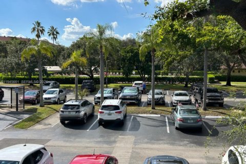 Condo in Pembroke Pines, Florida, 2 bedrooms № 2088889 - photo 19
