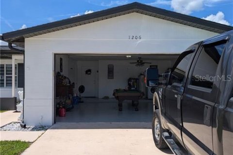 House in Lehigh Acres, Florida 3 bedrooms, 122.63 sq.m. № 1802234 - photo 1