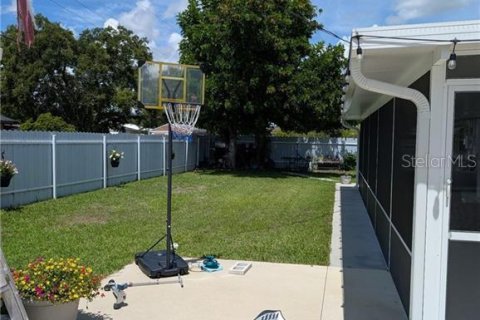 House in Lehigh Acres, Florida 3 bedrooms, 122.63 sq.m. № 1802234 - photo 13