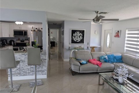 House in Lehigh Acres, Florida 3 bedrooms, 122.63 sq.m. № 1802234 - photo 3