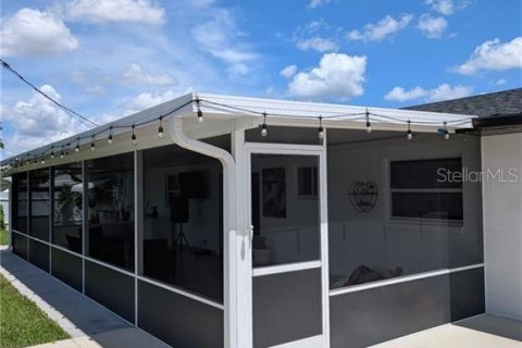 House in Lehigh Acres, Florida 3 bedrooms, 122.63 sq.m. № 1802234 - photo 10